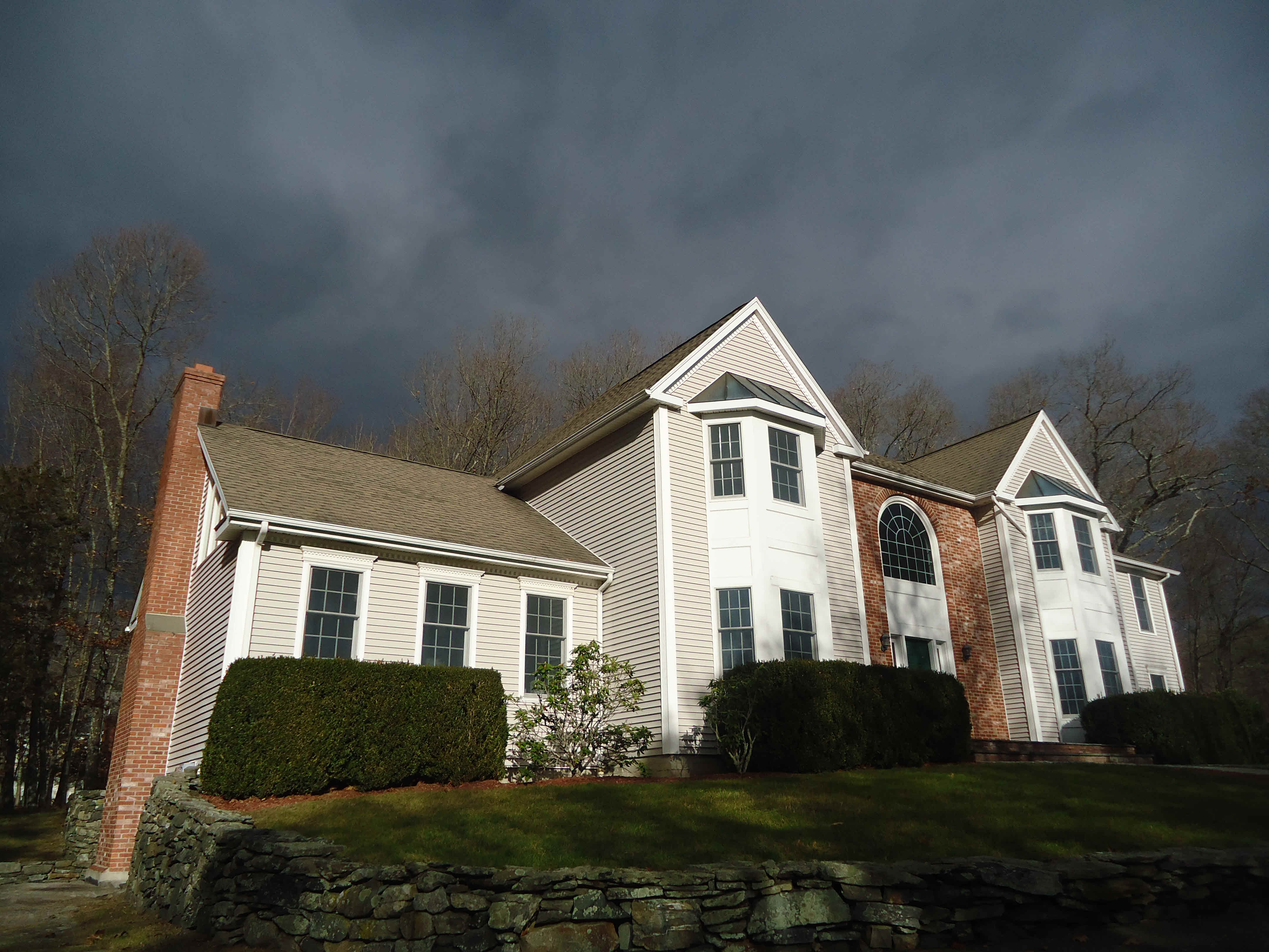 Building photograph for 2 LANDMARK DR